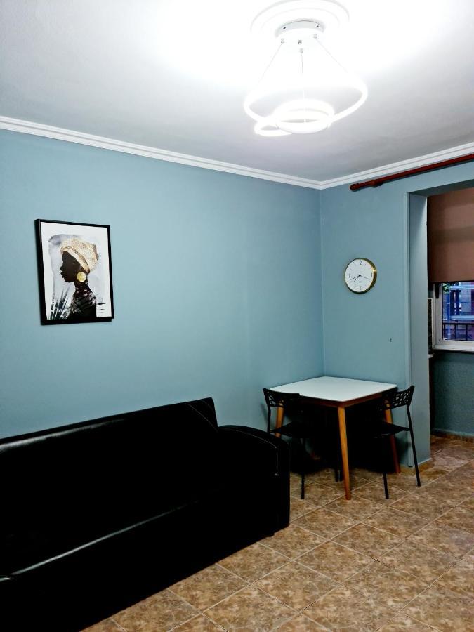 2v1 - 21 Dhjetori Am Apartamento *