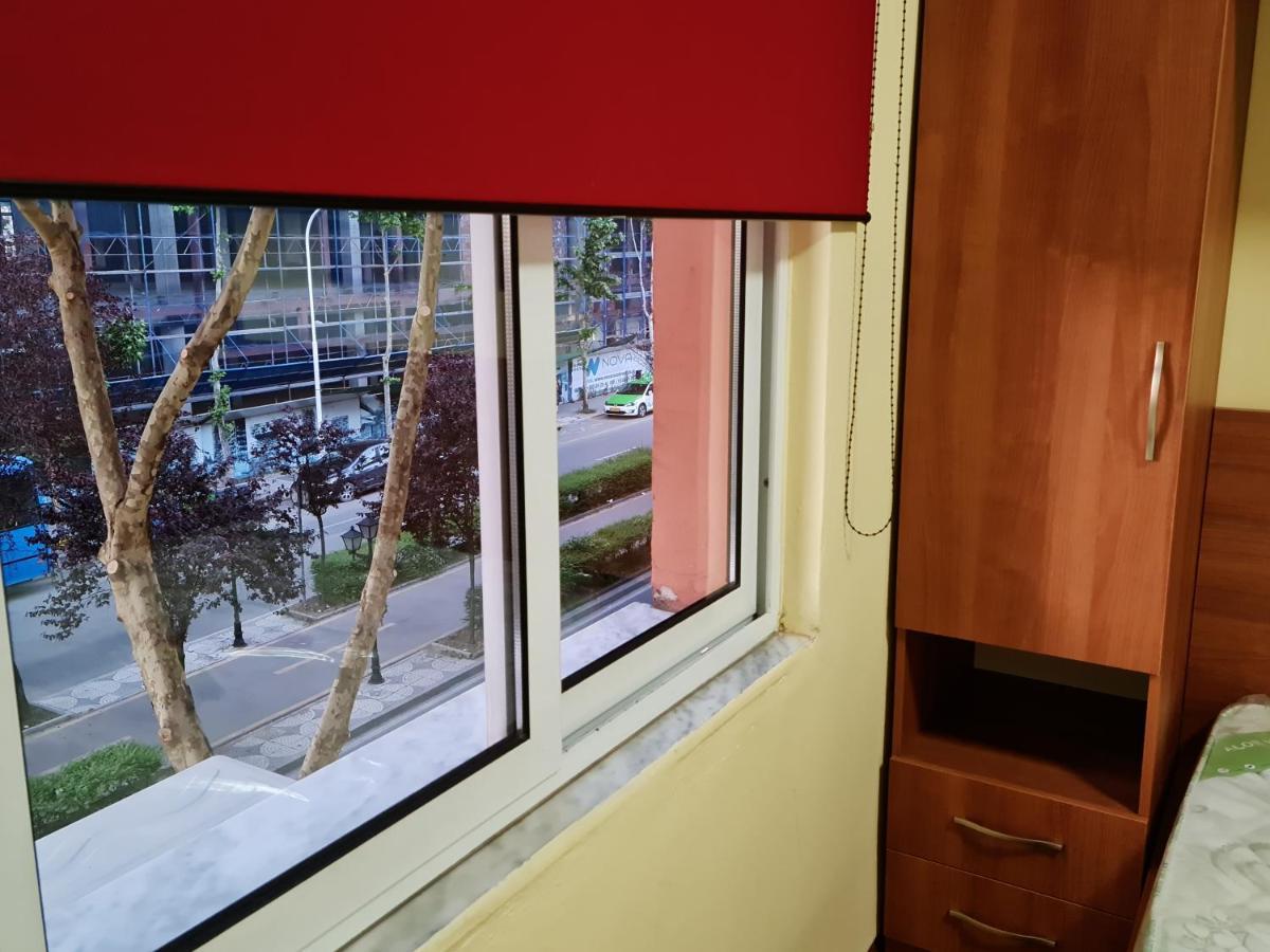 2v1 - 21 Dhjetori Am Apartamento